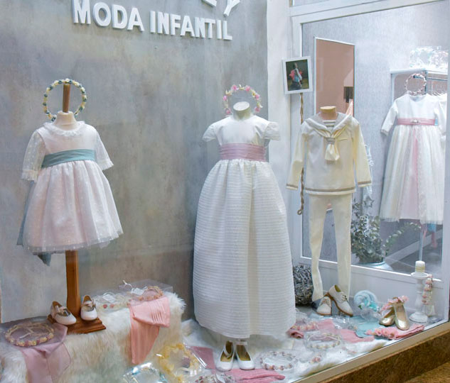 escaparate-vey-and-vey-vestidos-de-comunion